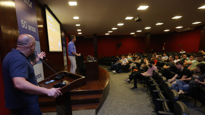 O evento mensal reúne estudantes, pesquisadores e profissionais de tecnologia na Unifor (Foto: Ares Soares)